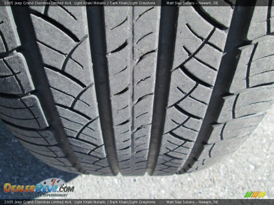 2005 Jeep Grand Cherokee Limited 4x4 Light Khaki Metallic / Dark Khaki/Light Graystone Photo #23