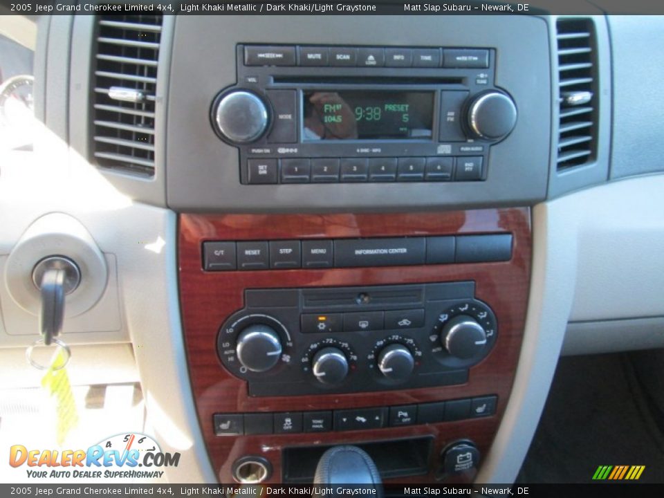 2005 Jeep Grand Cherokee Limited 4x4 Light Khaki Metallic / Dark Khaki/Light Graystone Photo #25