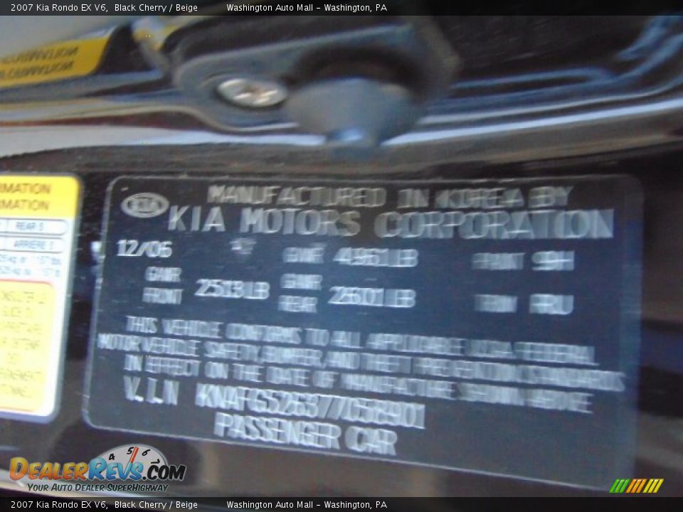 2007 Kia Rondo EX V6 Black Cherry / Beige Photo #19