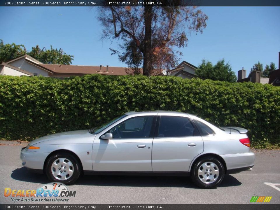 2002 Saturn L Series L300 Sedan Bright Silver / Gray Photo #2