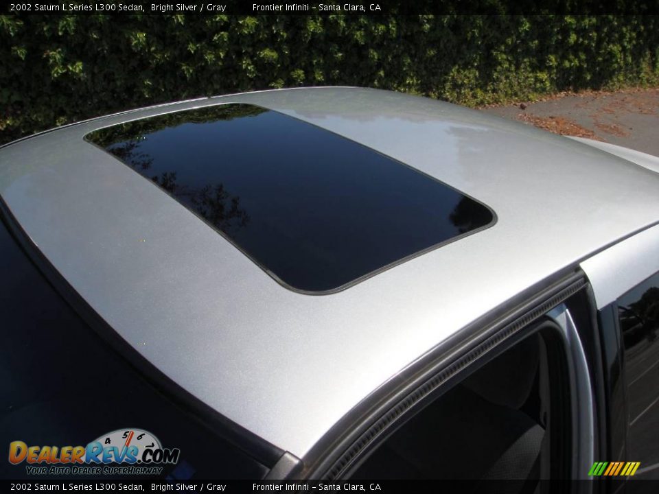 2002 Saturn L Series L300 Sedan Bright Silver / Gray Photo #4