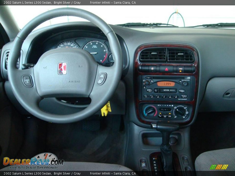 2002 Saturn L Series L300 Sedan Bright Silver / Gray Photo #16