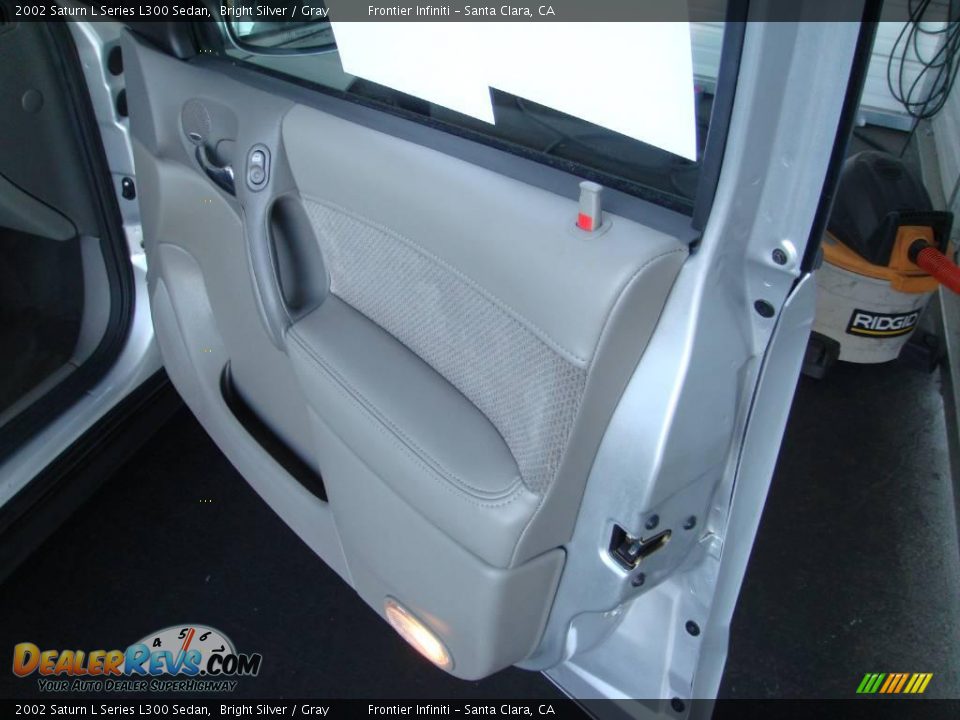 2002 Saturn L Series L300 Sedan Bright Silver / Gray Photo #22