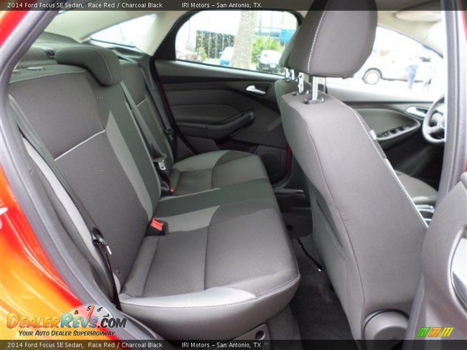 2014 Ford Focus SE Sedan Race Red / Charcoal Black Photo #12