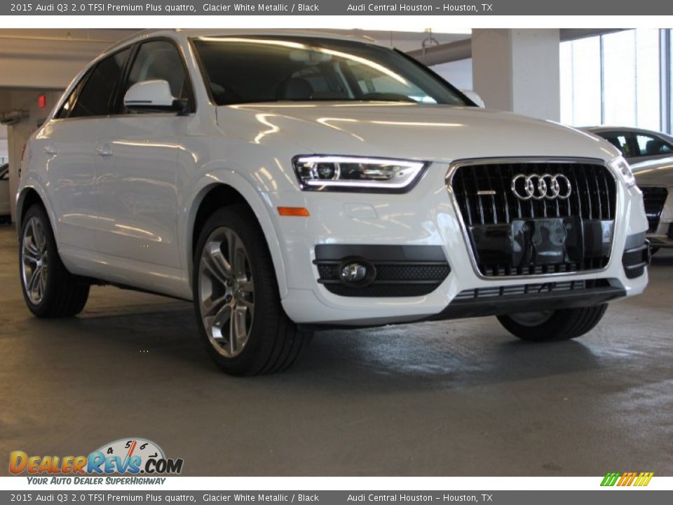 Front 3/4 View of 2015 Audi Q3 2.0 TFSI Premium Plus quattro Photo #1