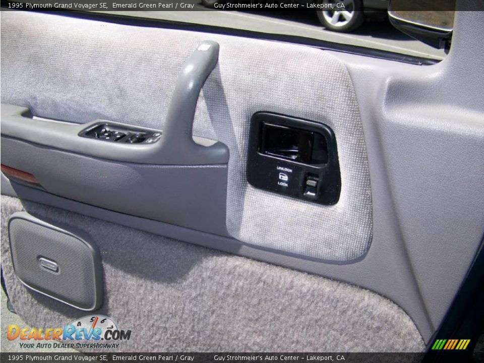 1995 Plymouth Grand Voyager SE Emerald Green Pearl / Gray Photo #9