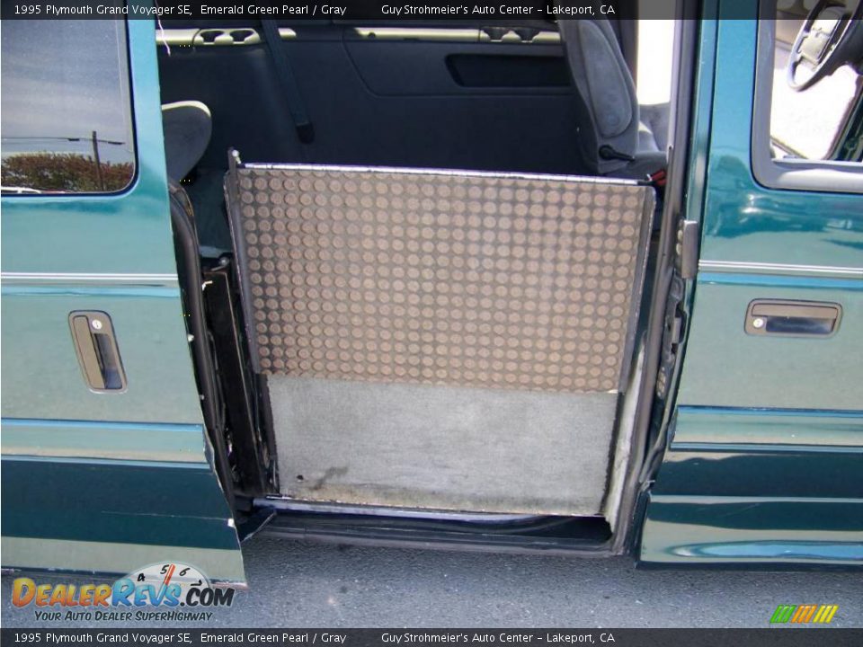 1995 Plymouth Grand Voyager SE Emerald Green Pearl / Gray Photo #19