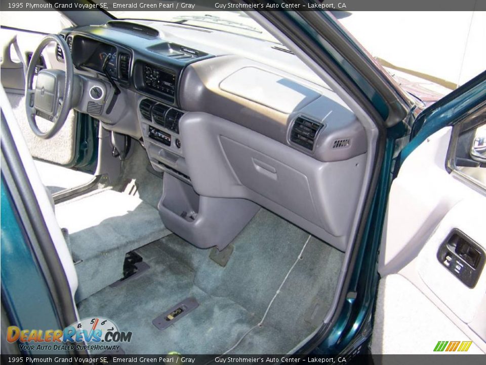 1995 Plymouth Grand Voyager SE Emerald Green Pearl / Gray Photo #20