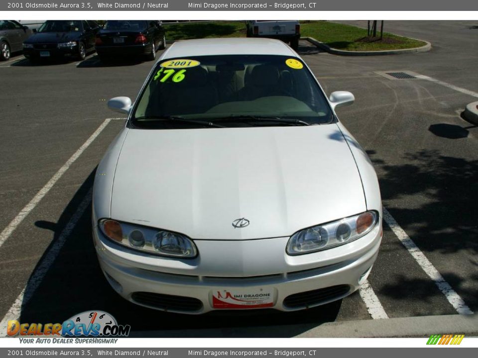 2001 Oldsmobile Aurora 3.5 White Diamond / Neutral Photo #2