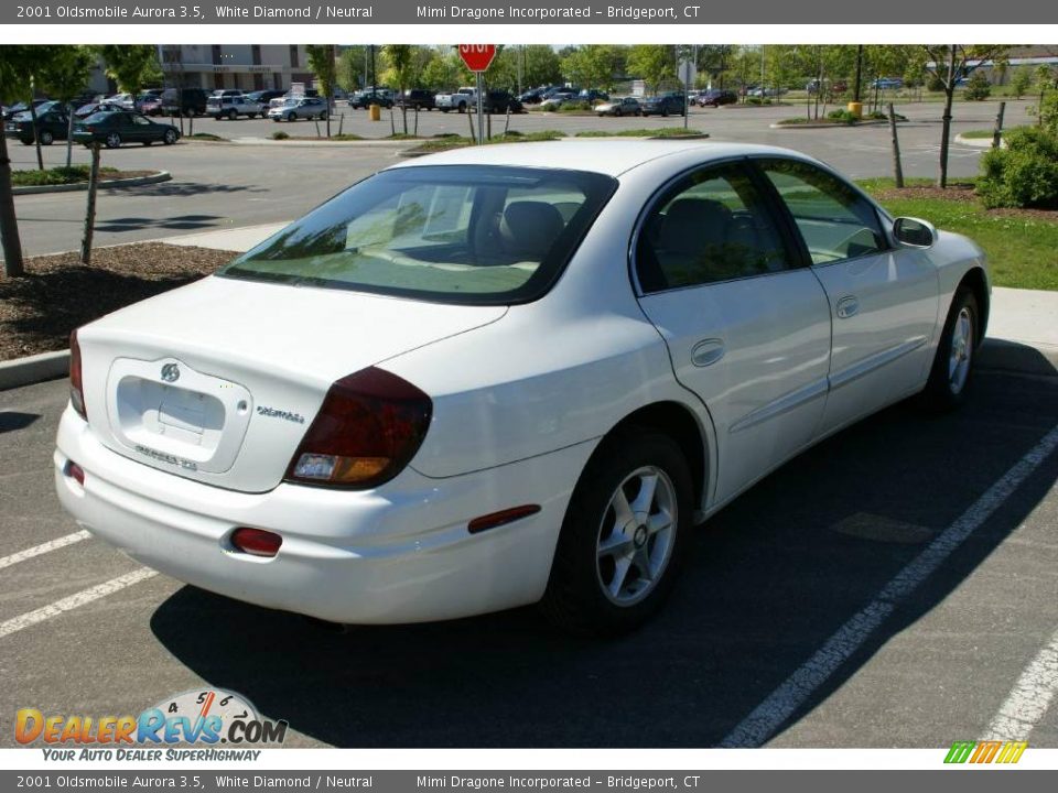 2001 Oldsmobile Aurora 3.5 White Diamond / Neutral Photo #4