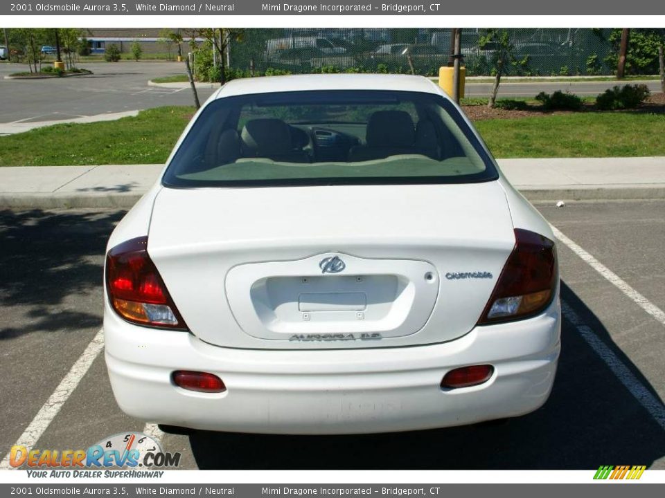 2001 Oldsmobile Aurora 3.5 White Diamond / Neutral Photo #5