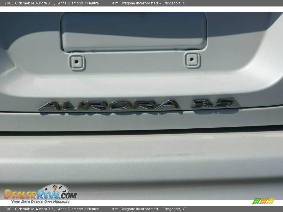 2001 Oldsmobile Aurora 3.5 White Diamond / Neutral Photo #6