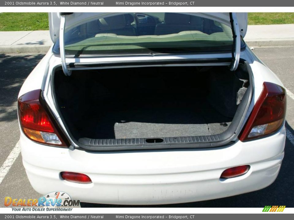 2001 Oldsmobile Aurora 3.5 White Diamond / Neutral Photo #9