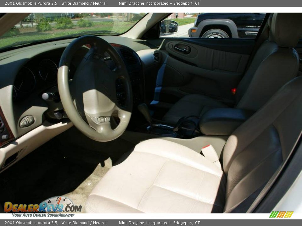 2001 Oldsmobile Aurora 3.5 White Diamond / Neutral Photo #10