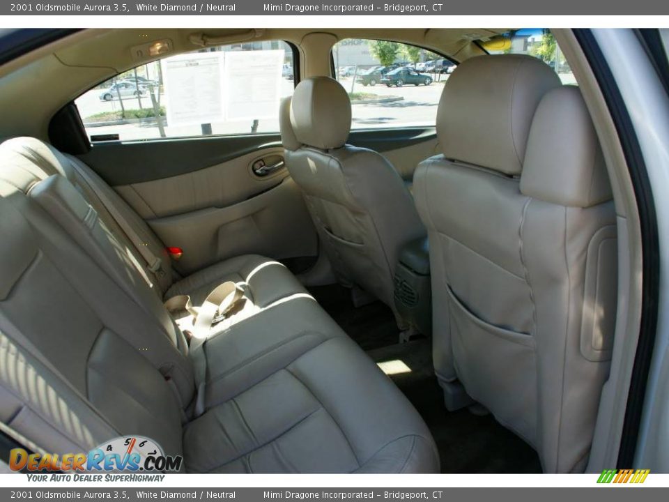 2001 Oldsmobile Aurora 3.5 White Diamond / Neutral Photo #14