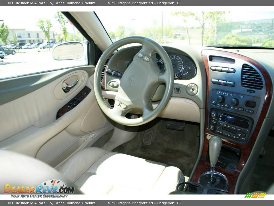 2001 Oldsmobile Aurora 3.5 White Diamond / Neutral Photo #15