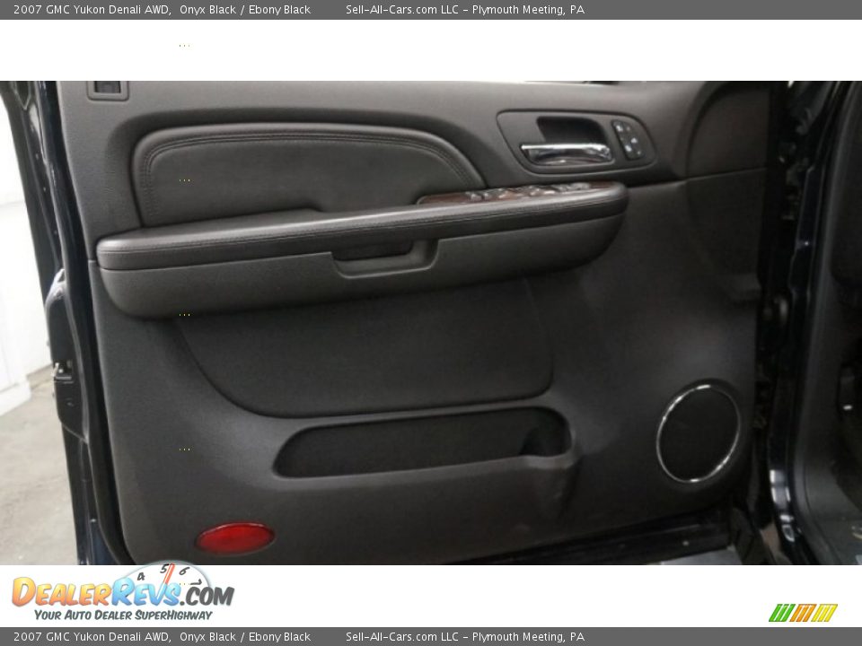 2007 GMC Yukon Denali AWD Onyx Black / Ebony Black Photo #32
