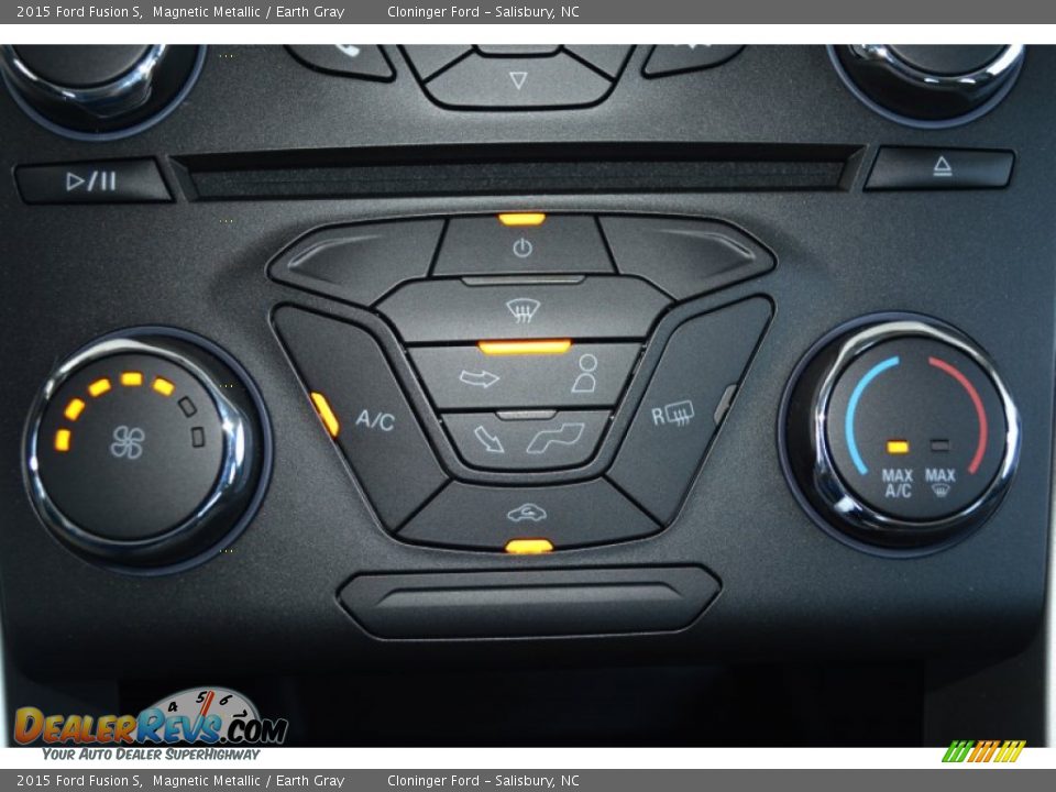 2015 Ford Fusion S Magnetic Metallic / Earth Gray Photo #14