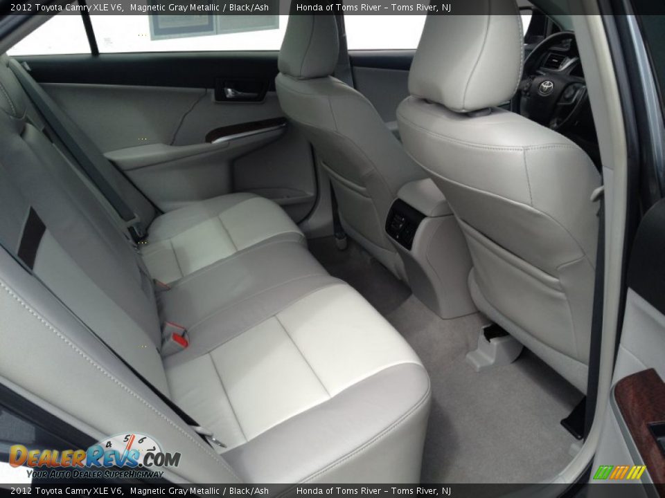 2012 Toyota Camry XLE V6 Magnetic Gray Metallic / Black/Ash Photo #28
