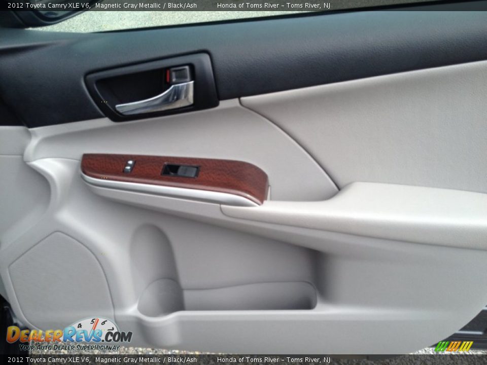 2012 Toyota Camry XLE V6 Magnetic Gray Metallic / Black/Ash Photo #30
