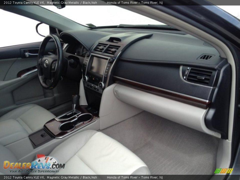 2012 Toyota Camry XLE V6 Magnetic Gray Metallic / Black/Ash Photo #31