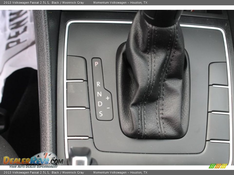 2013 Volkswagen Passat 2.5L S Black / Moonrock Gray Photo #30