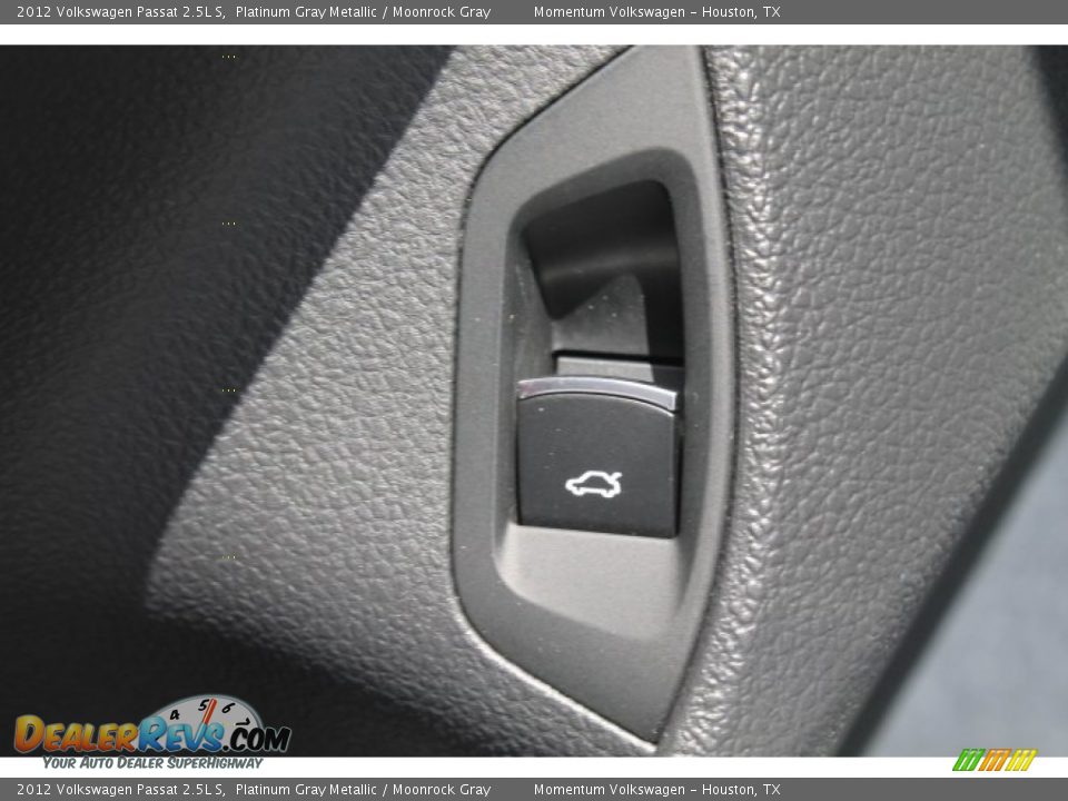2012 Volkswagen Passat 2.5L S Platinum Gray Metallic / Moonrock Gray Photo #16
