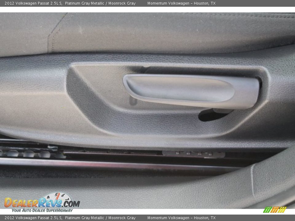 2012 Volkswagen Passat 2.5L S Platinum Gray Metallic / Moonrock Gray Photo #18