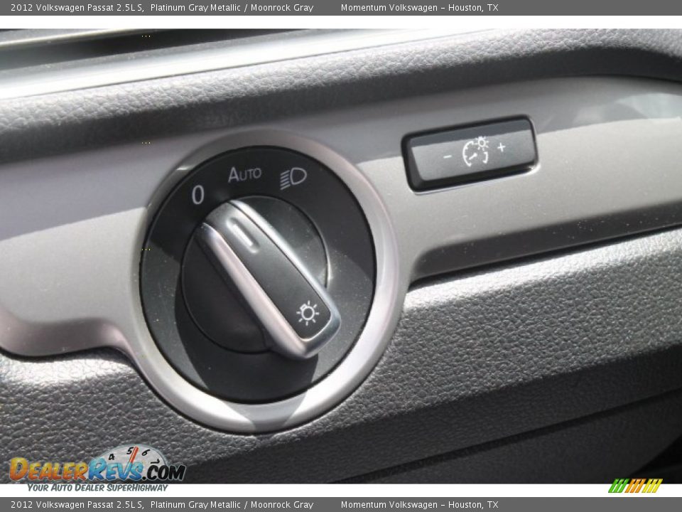 2012 Volkswagen Passat 2.5L S Platinum Gray Metallic / Moonrock Gray Photo #20