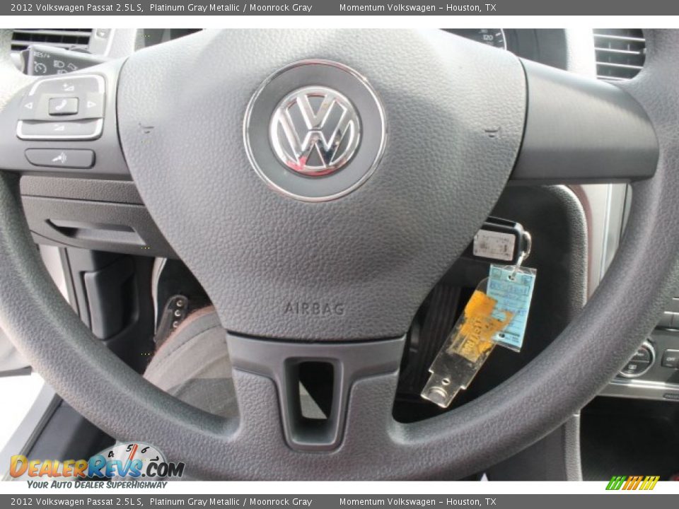 2012 Volkswagen Passat 2.5L S Platinum Gray Metallic / Moonrock Gray Photo #25