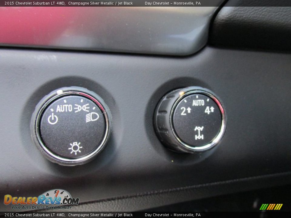 2015 Chevrolet Suburban LT 4WD Champagne Silver Metallic / Jet Black Photo #15