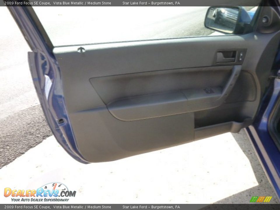 2009 Ford Focus SE Coupe Vista Blue Metallic / Medium Stone Photo #11