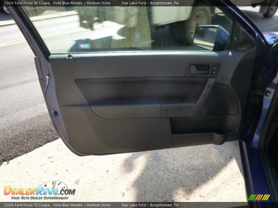 2009 Ford Focus SE Coupe Vista Blue Metallic / Medium Stone Photo #14
