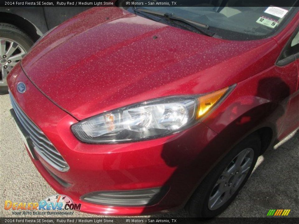 2014 Ford Fiesta SE Sedan Ruby Red / Medium Light Stone Photo #2