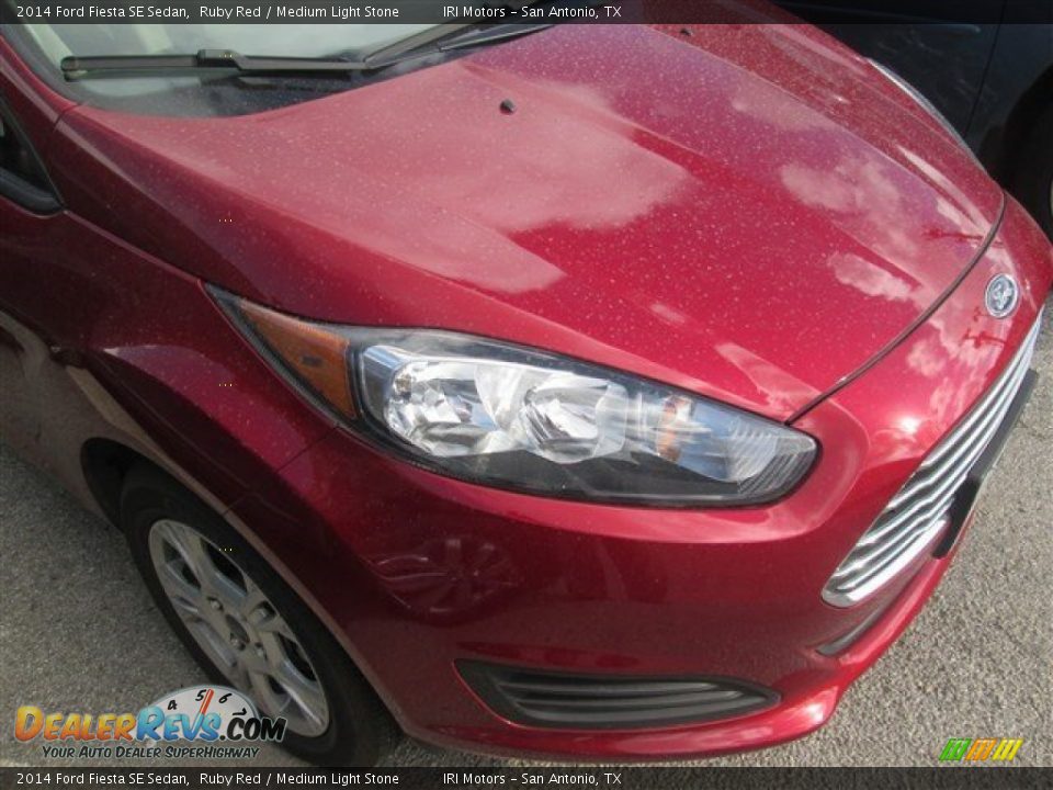 2014 Ford Fiesta SE Sedan Ruby Red / Medium Light Stone Photo #4