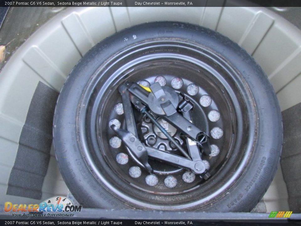 2007 Pontiac G6 V6 Sedan Sedona Beige Metallic / Light Taupe Photo #33
