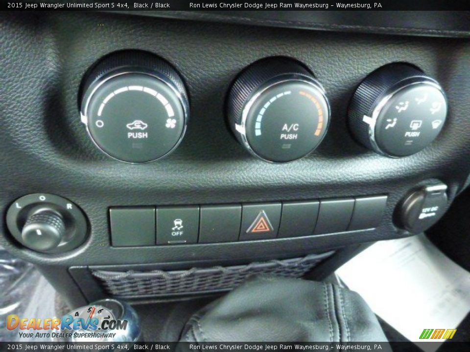 Controls of 2015 Jeep Wrangler Unlimited Sport S 4x4 Photo #15