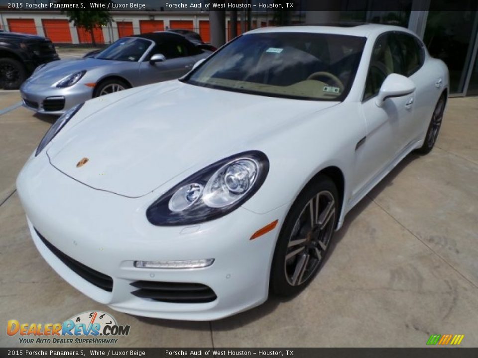 Front 3/4 View of 2015 Porsche Panamera S Photo #3