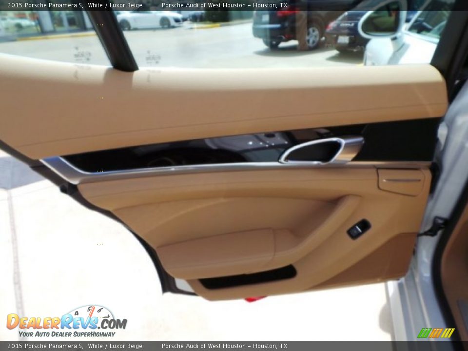 Door Panel of 2015 Porsche Panamera S Photo #23
