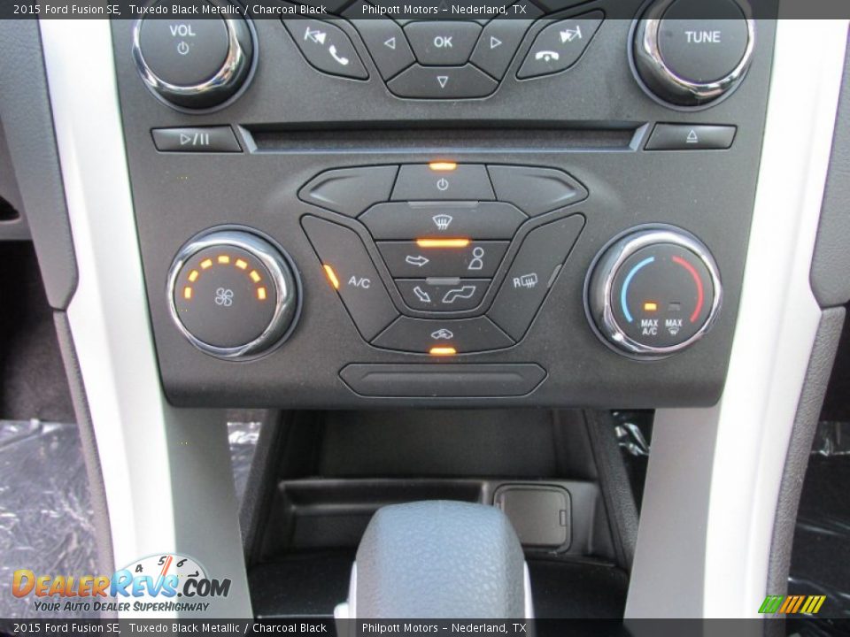 2015 Ford Fusion SE Tuxedo Black Metallic / Charcoal Black Photo #28