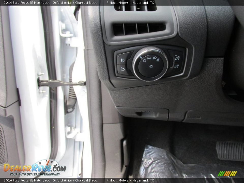 2014 Ford Focus SE Hatchback Oxford White / Charcoal Black Photo #31