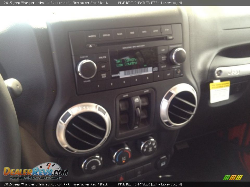 Controls of 2015 Jeep Wrangler Unlimited Rubicon 4x4 Photo #10