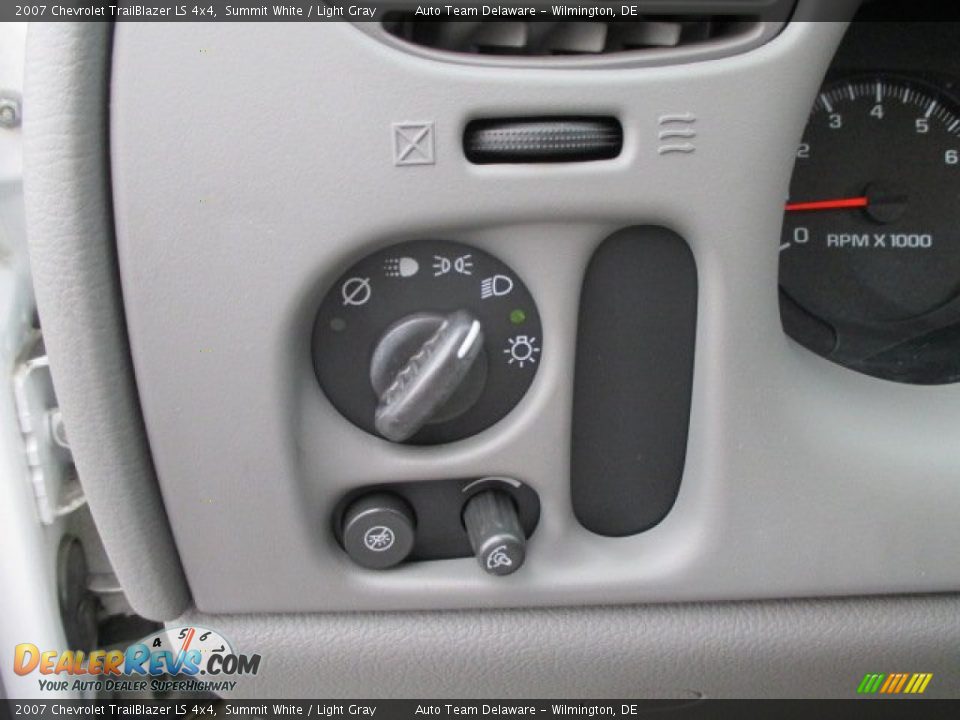 2007 Chevrolet TrailBlazer LS 4x4 Summit White / Light Gray Photo #36