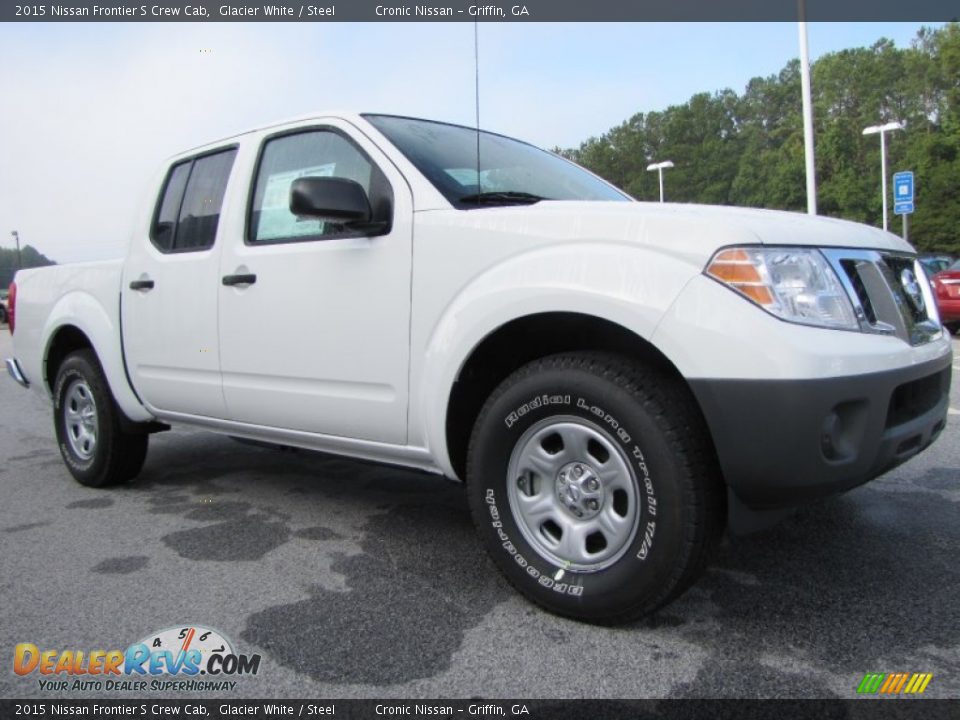 Front 3/4 View of 2015 Nissan Frontier S Crew Cab Photo #7