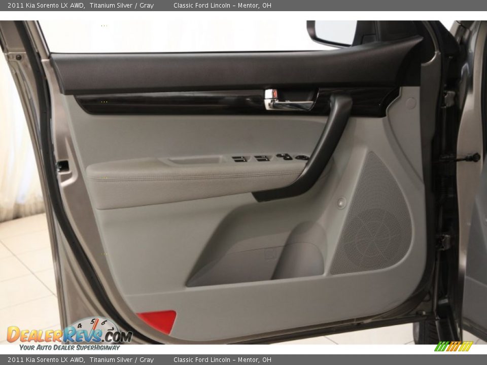2011 Kia Sorento LX AWD Titanium Silver / Gray Photo #4