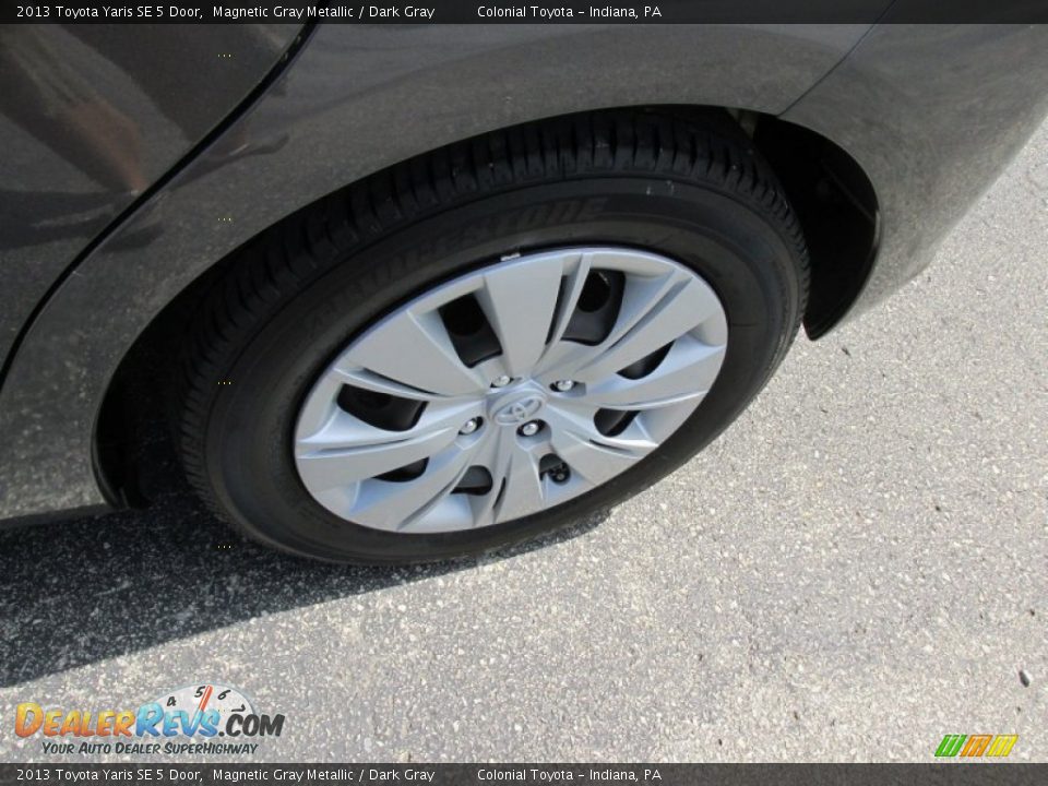 2013 Toyota Yaris SE 5 Door Magnetic Gray Metallic / Dark Gray Photo #3