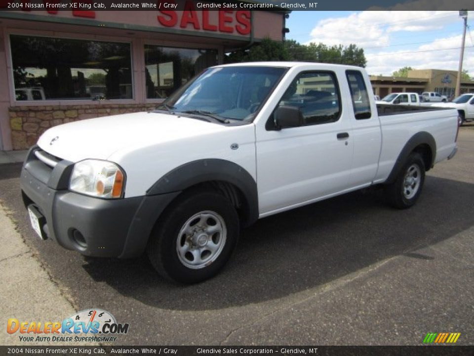 2004 Nissan Frontier XE King Cab Avalanche White / Gray Photo #1