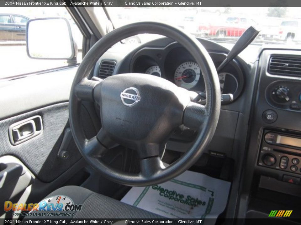 2004 Nissan Frontier XE King Cab Avalanche White / Gray Photo #10