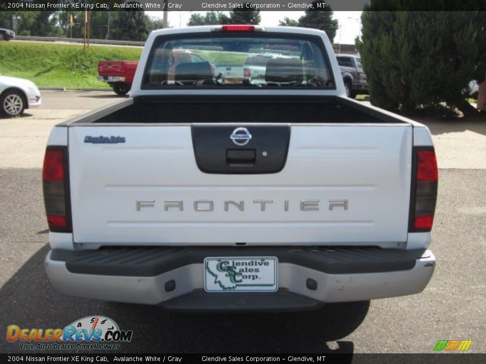 2004 Nissan Frontier XE King Cab Avalanche White / Gray Photo #15