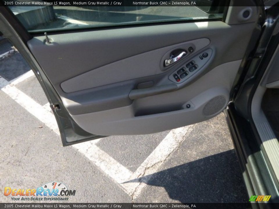 2005 Chevrolet Malibu Maxx LS Wagon Medium Gray Metallic / Gray Photo #11